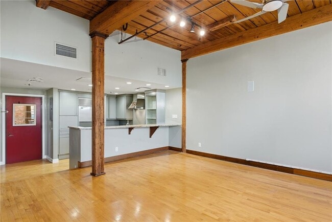 Building Photo - 555 S Water St