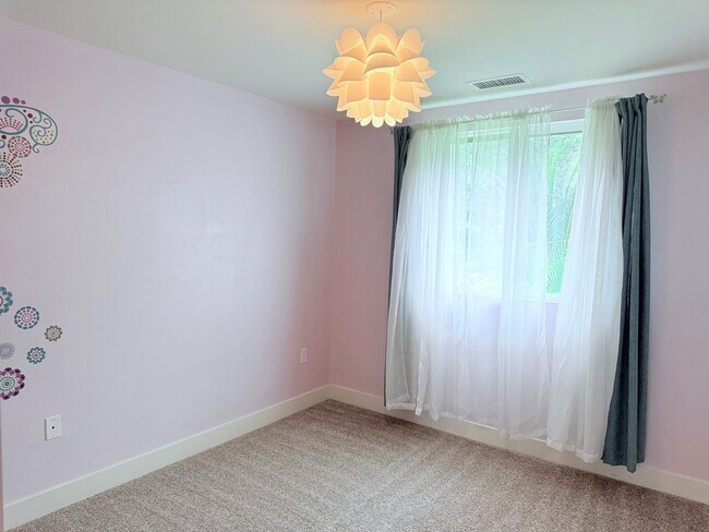 Building Photo - Reseda Ranch 5 bedroom 3 bath house!