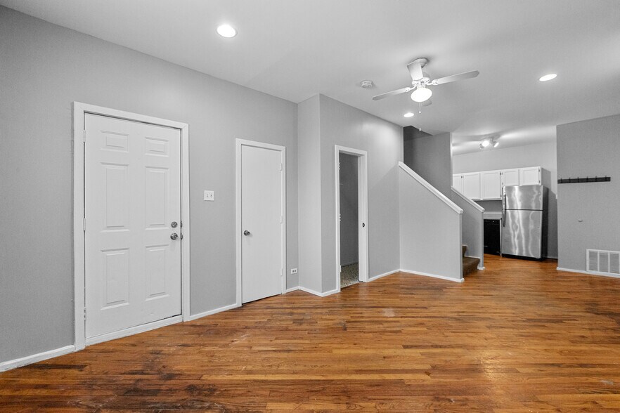 Building Photo - 2315 W McLean Ave