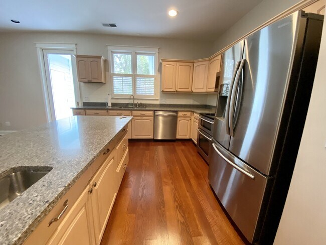 Building Photo - Moss Creek Home with a Gorgeous Water View!