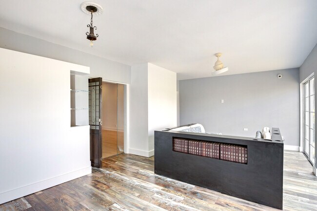 Building Photo - 6590 Fountains Cir