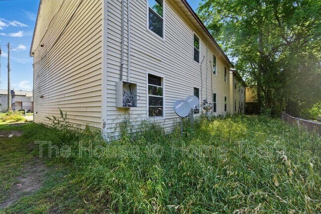 Building Photo - 711 Easy St