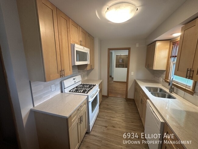 Building Photo - 6934 Elliot Ave