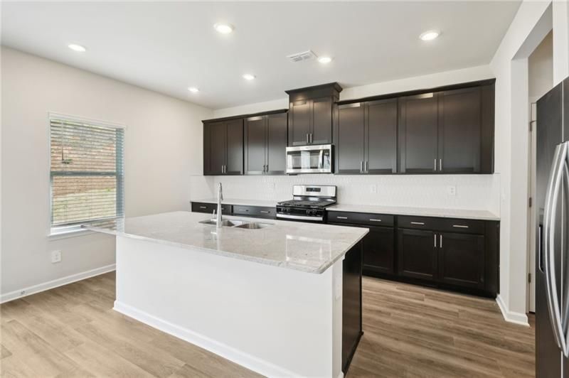 Building Photo - 26 Hemlock Ct