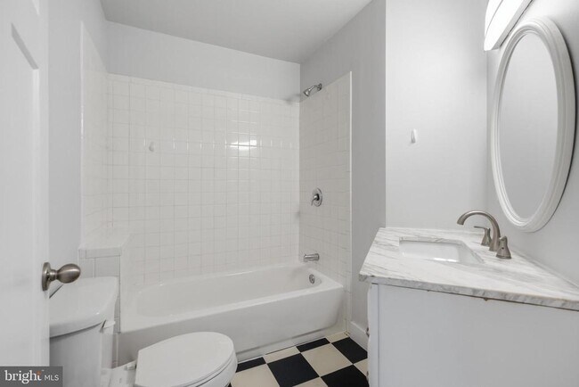 Building Photo - 651 N 33rd St
