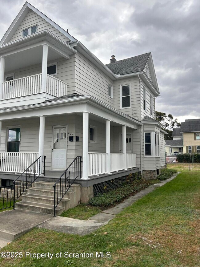 Building Photo - 729 W Locust St