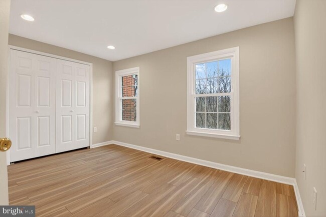 Building Photo - 2874 Sutton Oaks Ln