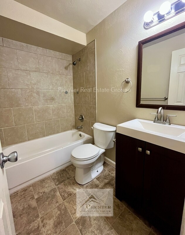 Building Photo - 1197 Cree Dr