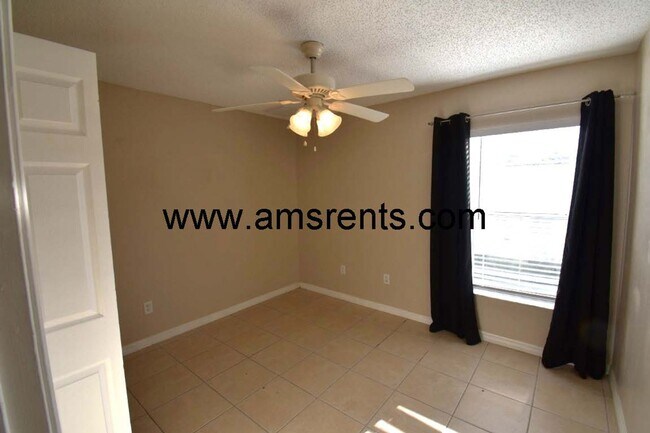 Building Photo - Spacious 3 bedroom 2 bath in Poinciana