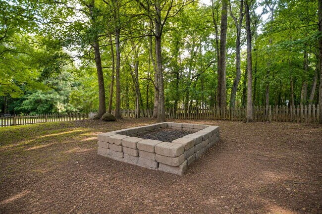 Building Photo - 2-Bedroom, 1-Bath Home in Fort Mill | $1,995 per Month