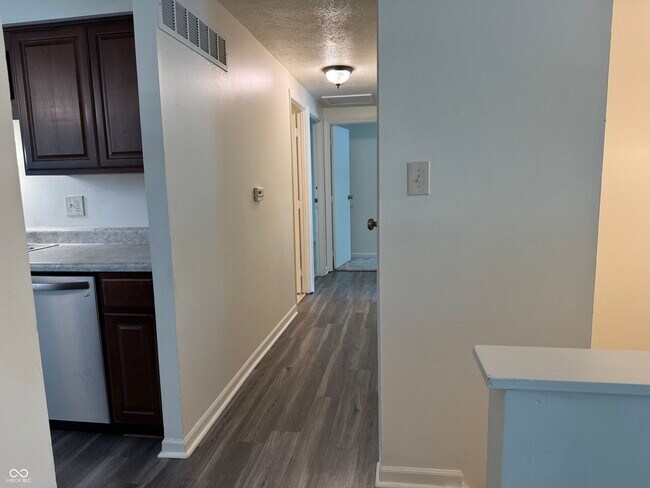 Building Photo - 7717 Cambridge Dr