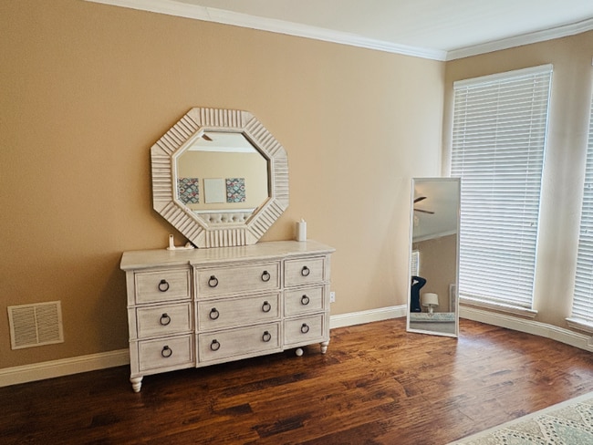 Building Photo - 1602 Wagon Wheel Dr