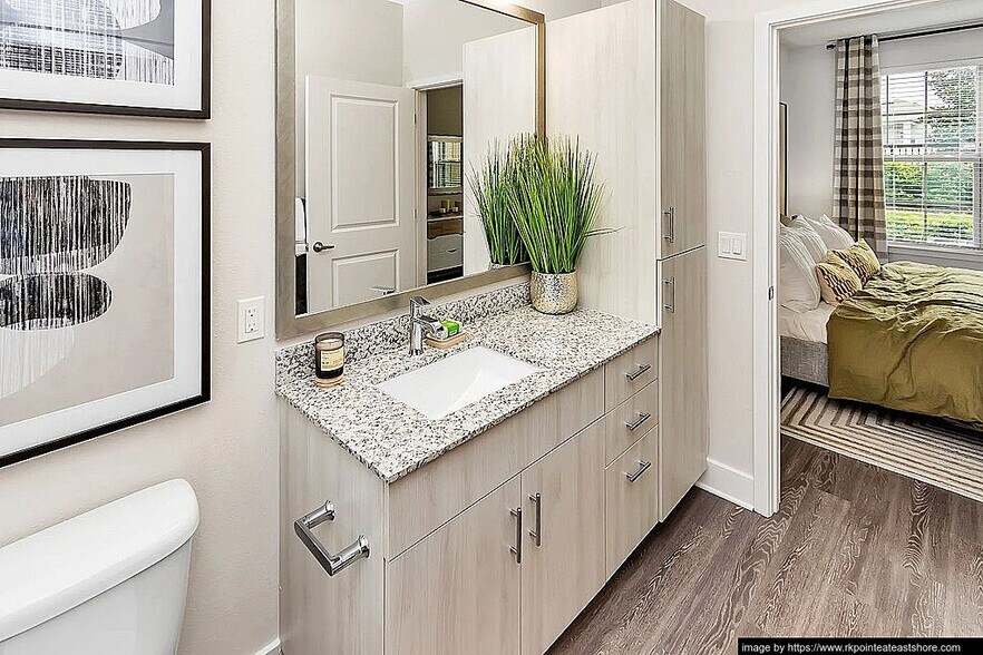 Building Photo - 2423 Areca Palm Dr