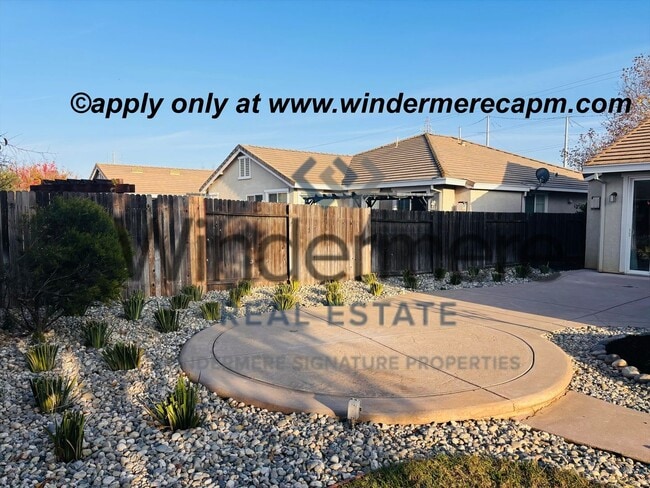 Building Photo - Bright & Stylish Entertainer's Retreat! Single story 3 bed- Plus Bonus Room!!