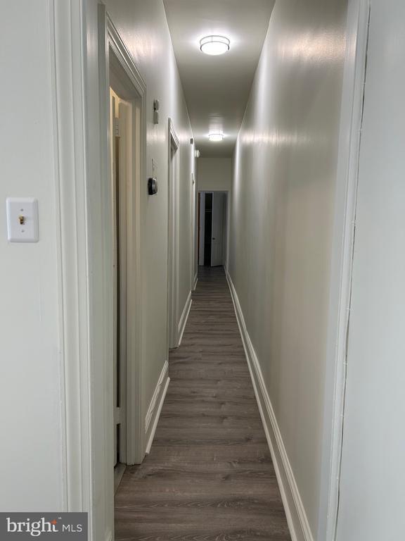 Building Photo - 206 W Gay St