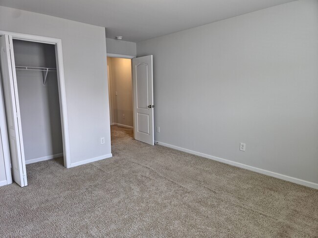 Building Photo - 129 Maple Tree Ln