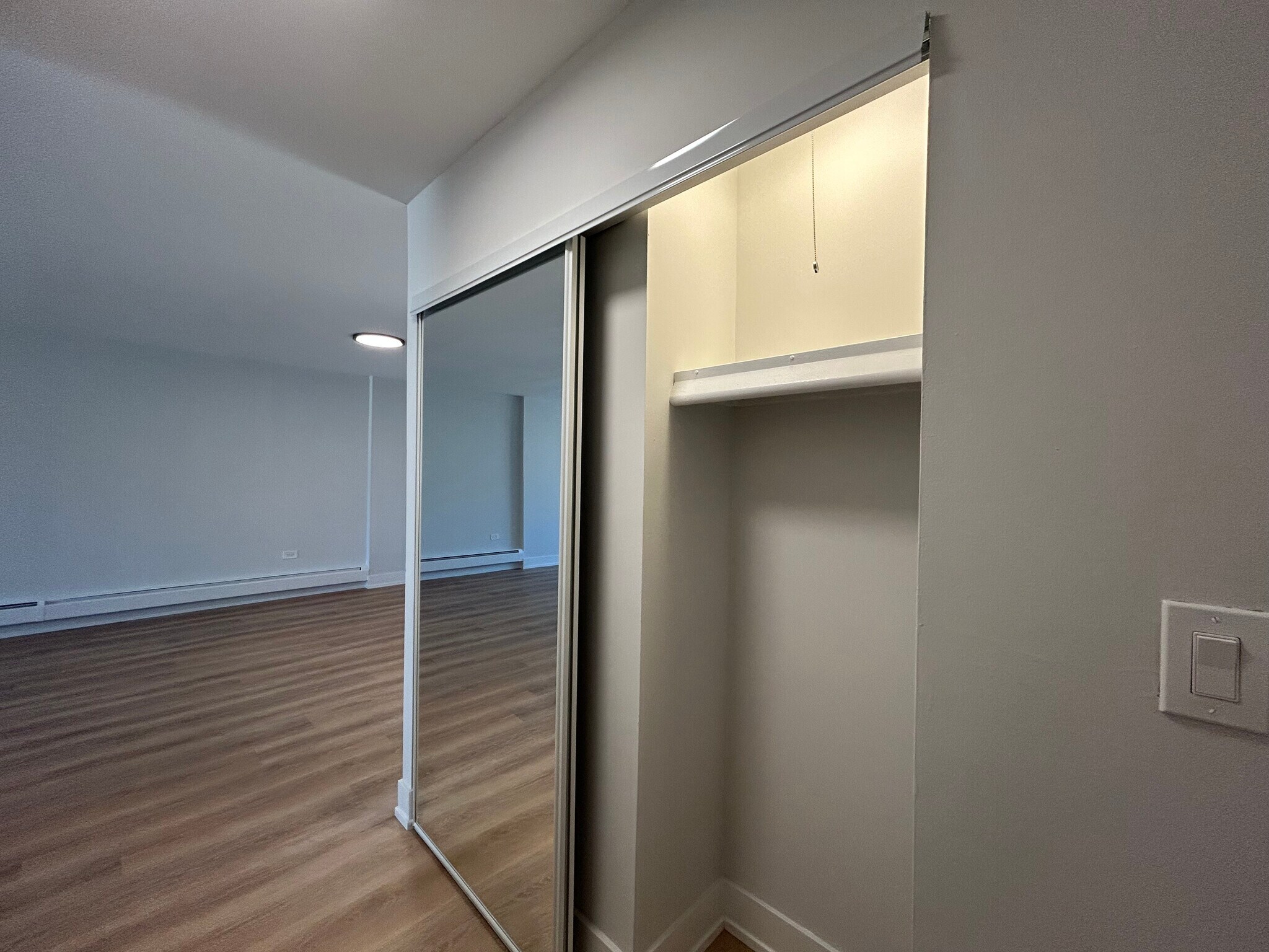 Building Photo - 1350 N Dearborn St