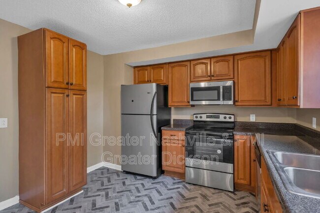 Building Photo - 385 Bonnavale Dr