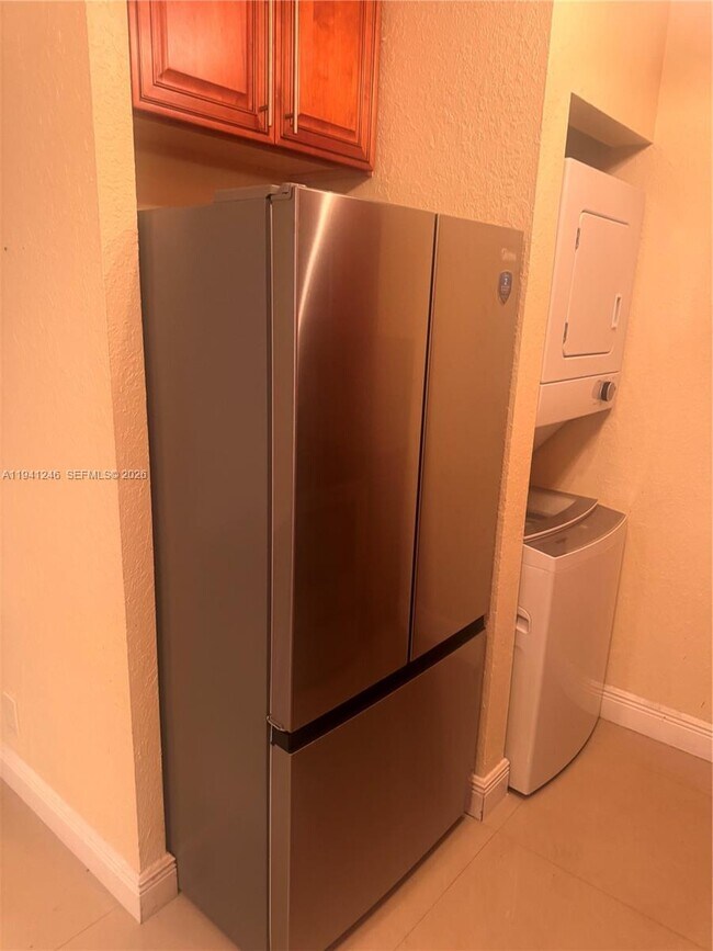 Building Photo - 2614 Riverside Dr