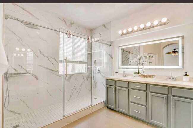 Master bath 1 - 7172 Wild Lilac Ct