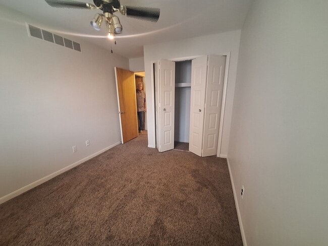 Building Photo - St Clair Shores 2 bedroom condo