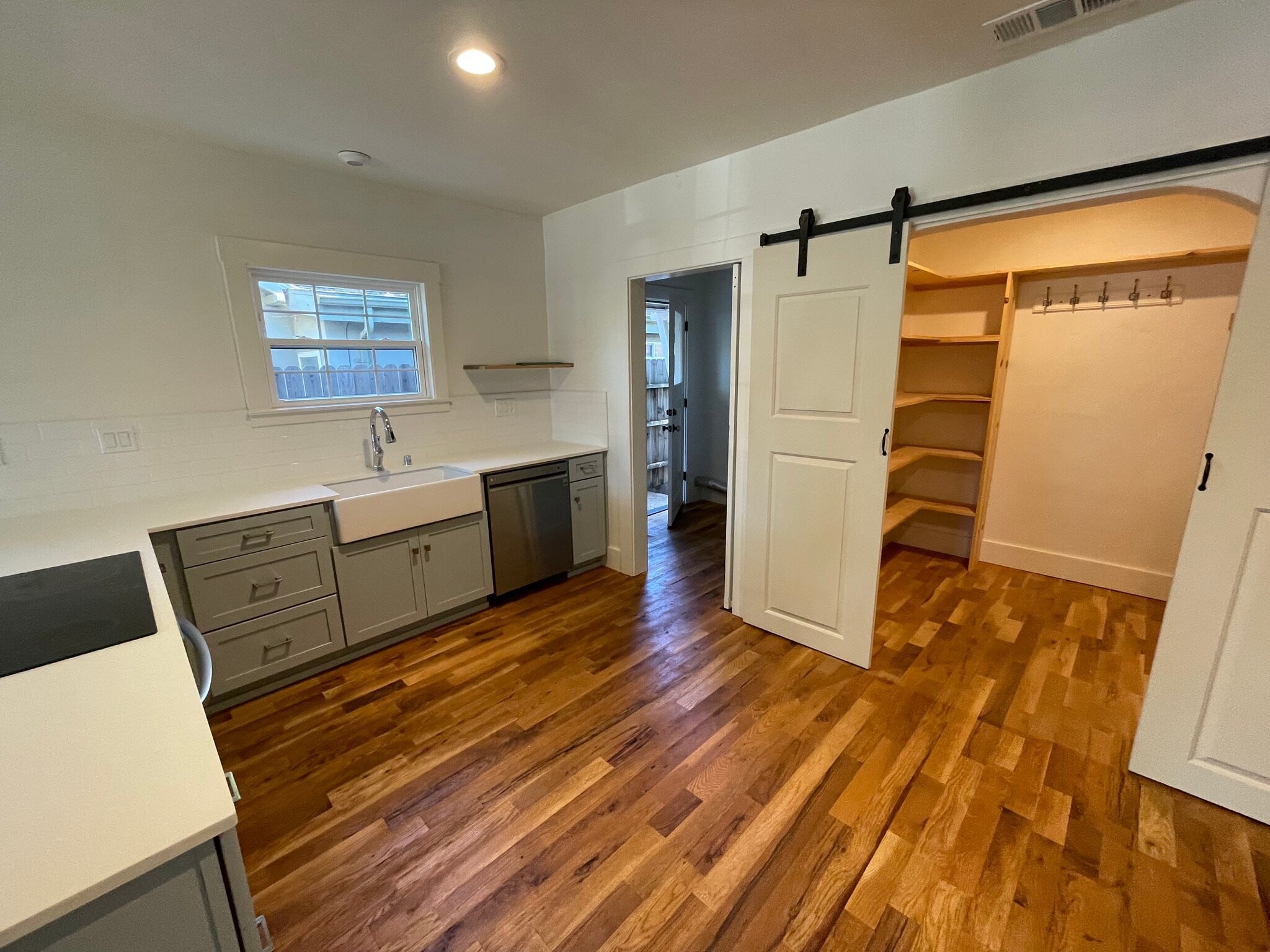 Building Photo - 425 41st St