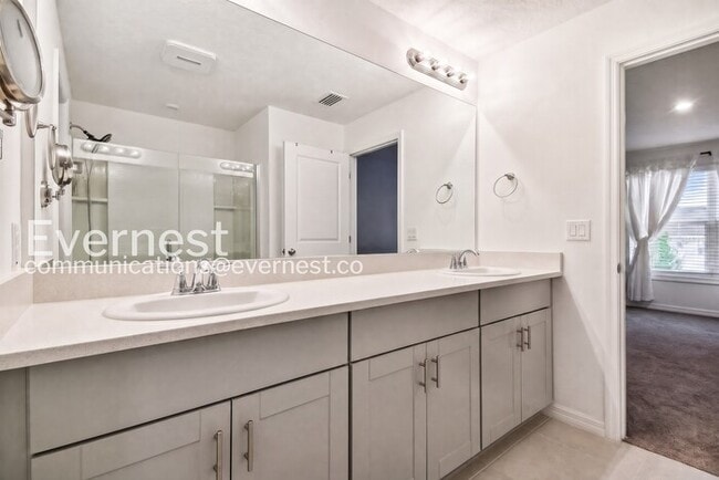 Building Photo - Spacious 5 Bed, 3.5 Bath Home with Fenced Yard and 2-Car Garage | Available Soon!