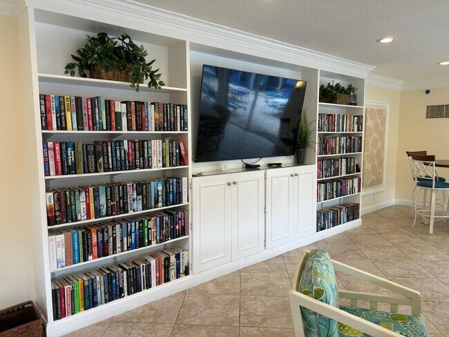 Building Photo - 1 SE Turtle Creek Dr