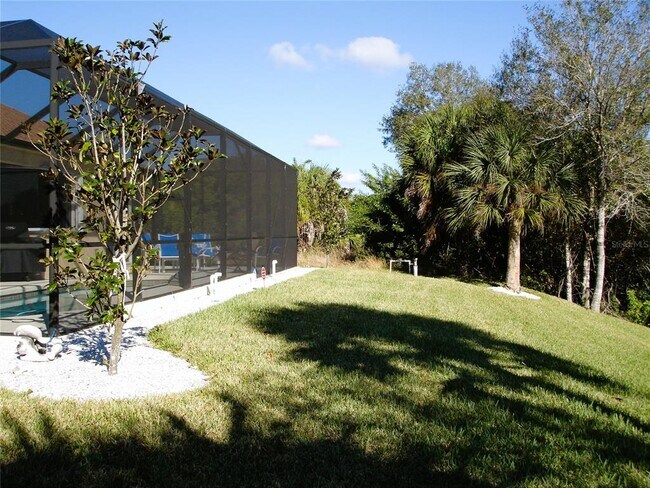 Building Photo - 2624 Abbotsford St
