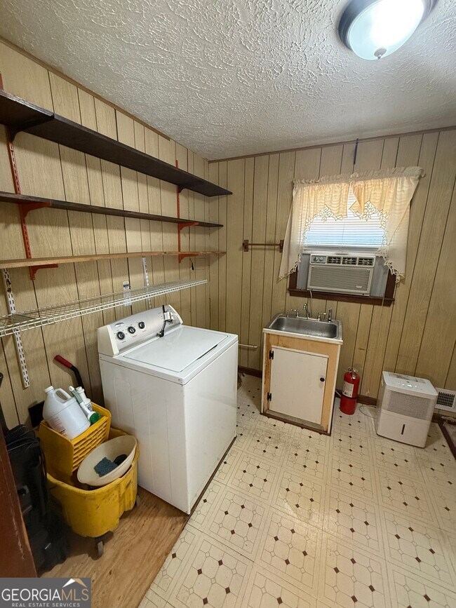 Building Photo - 110 Otelia Ln
