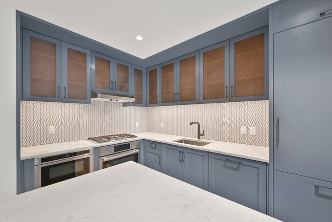 Building Photo - 2 Shore Ln