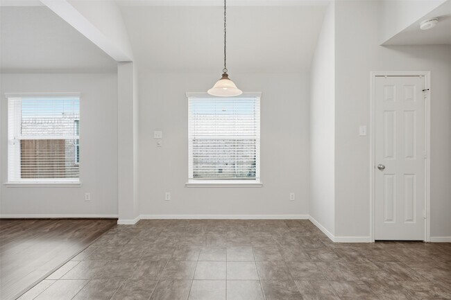 Building Photo - 2319 Falcon Knoll Ln