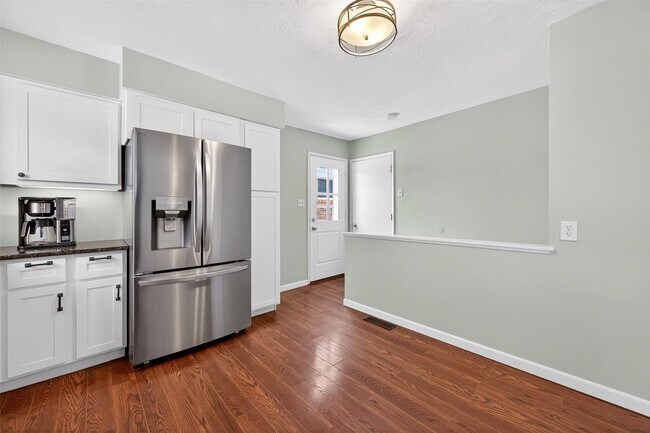 Building Photo - 1203 Dorne Dr