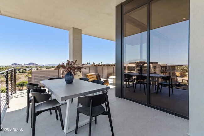 Building Photo - 5000 N Camelback Rdg Dr