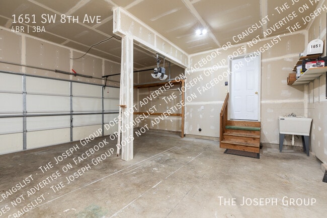 Building Photo - 1651 SW 8th Ave