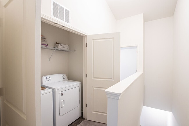 Building Photo - BEAUTIFUL 2 BD Townhome in MIDLAND AVAILABLE DECEMBER 2025