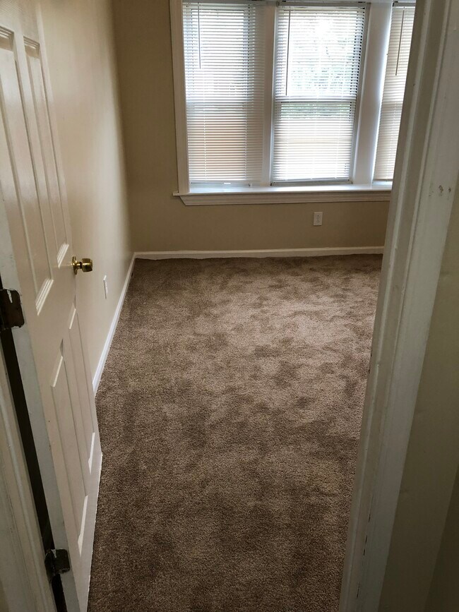 Building Photo - 5962 Oakherst Plz