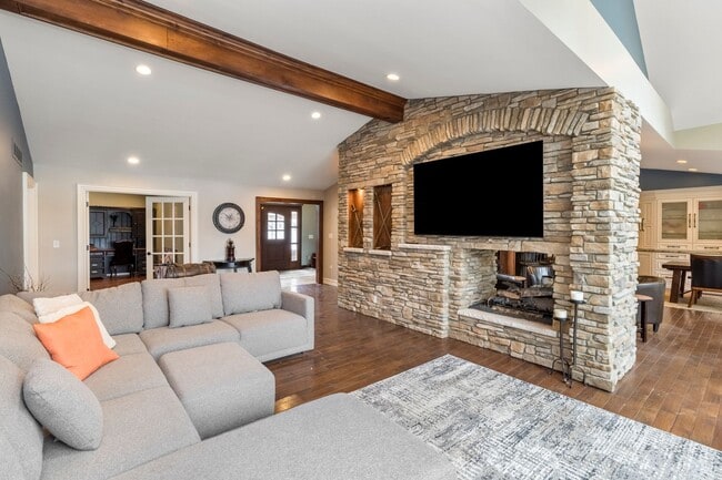 Building Photo - Stunning 5-Bed, 4.5-Bath Custom Home on Du...