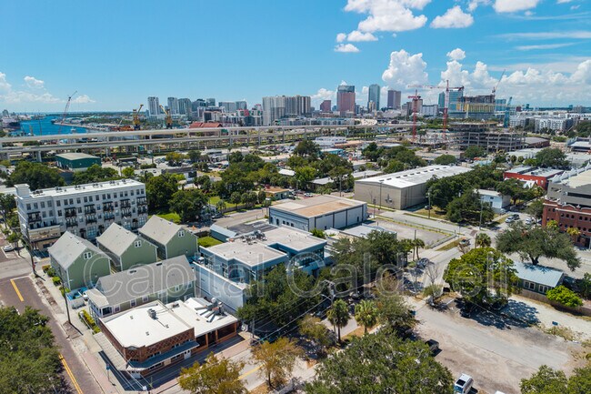 Building Photo - 1615 E fifth Ave