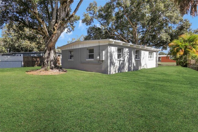 Building Photo - 1325 Windsor Way