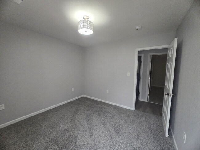 Building Photo - 4939 Woodland Ave