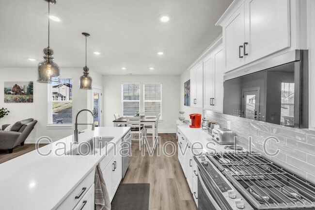 Building Photo - 860 Pleasant Fls Dr