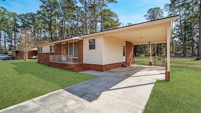 Building Photo - Cozy 3-Bedroom Home with Corner Lot in Rincon