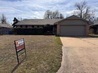 Building Photo - Huge fenced yard, charming 3-bedroom Norman home ready for move in!