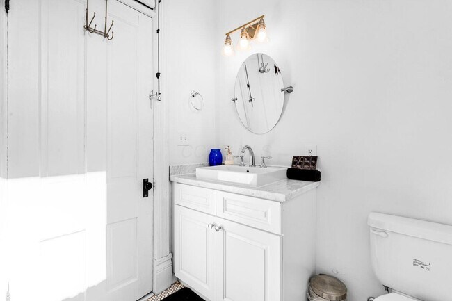 Building Photo - 1187 S High St