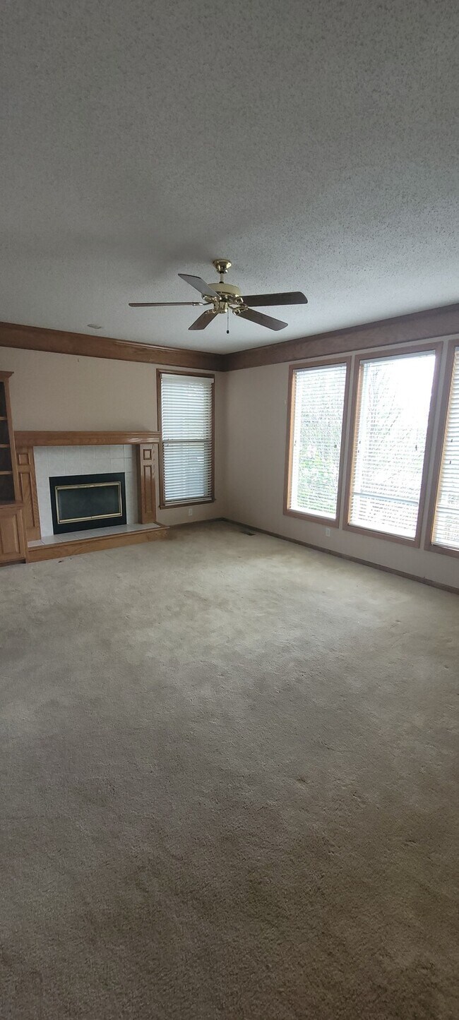 Building Photo - Fruitfully ready for your move in!