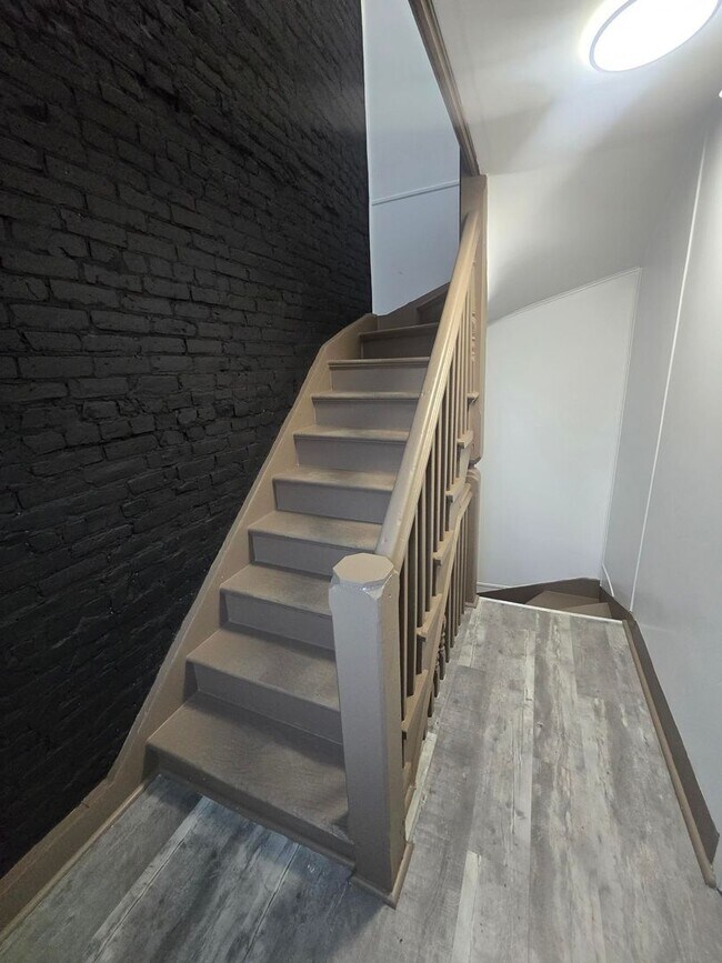 Building Photo - 3 Bedroom 1Bath Newly Renovated Apt- 228 M...
