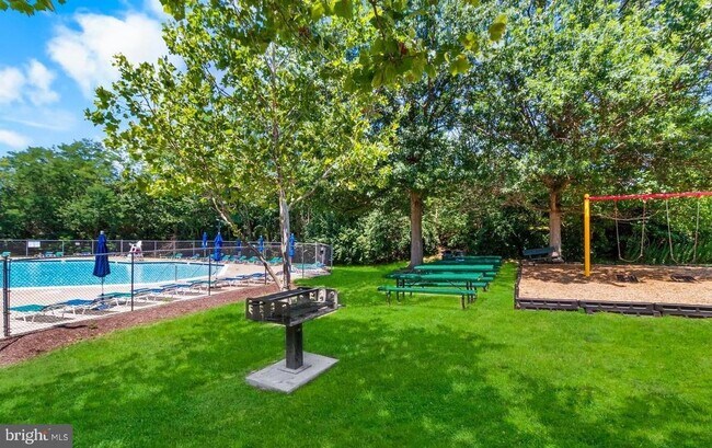 Building Photo - 6204 Redins Dr