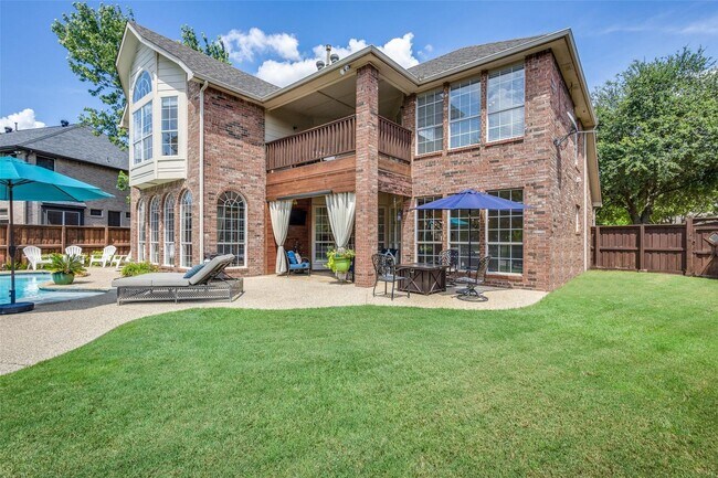 Building Photo - Located in a highly desirable neighborhood.