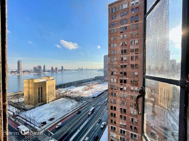Building Photo - 0 bedroom in New York NY 10017